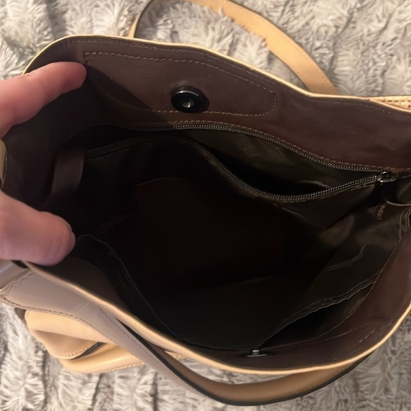 Longchamp classic leather cross body 3D bag in light beige - Picture 6 of 16